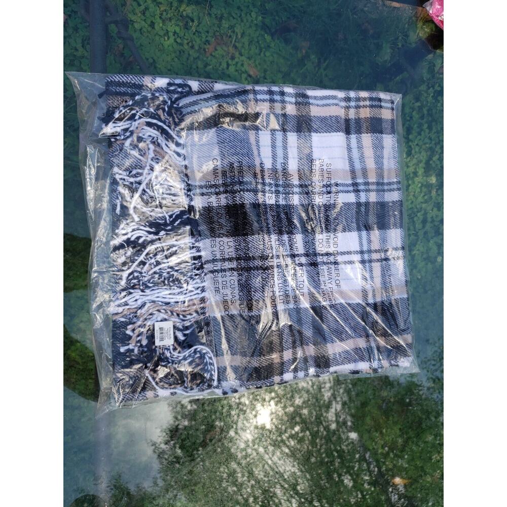 NWT Vera Bradley Plaid Blanket Scarf in "Cozy Plaid Neutral" Pattern